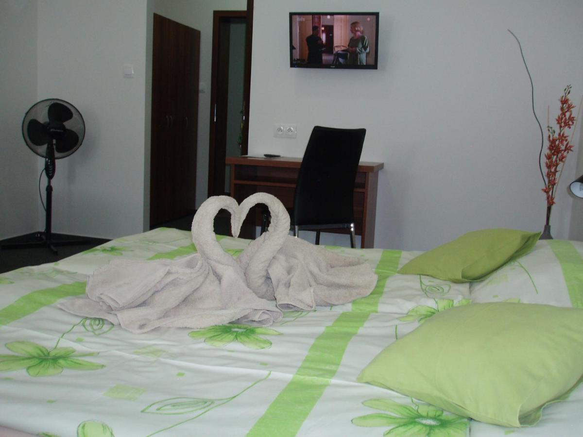 Salur Bed & Breakfast Nove Zamky Ngoại thất bức ảnh