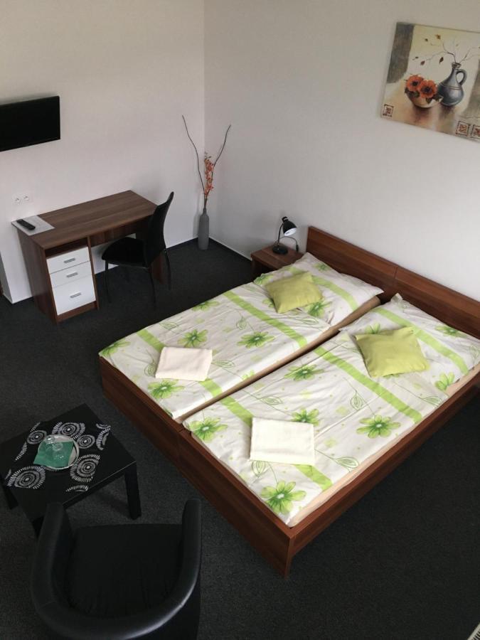 Salur Bed & Breakfast Nove Zamky Ngoại thất bức ảnh