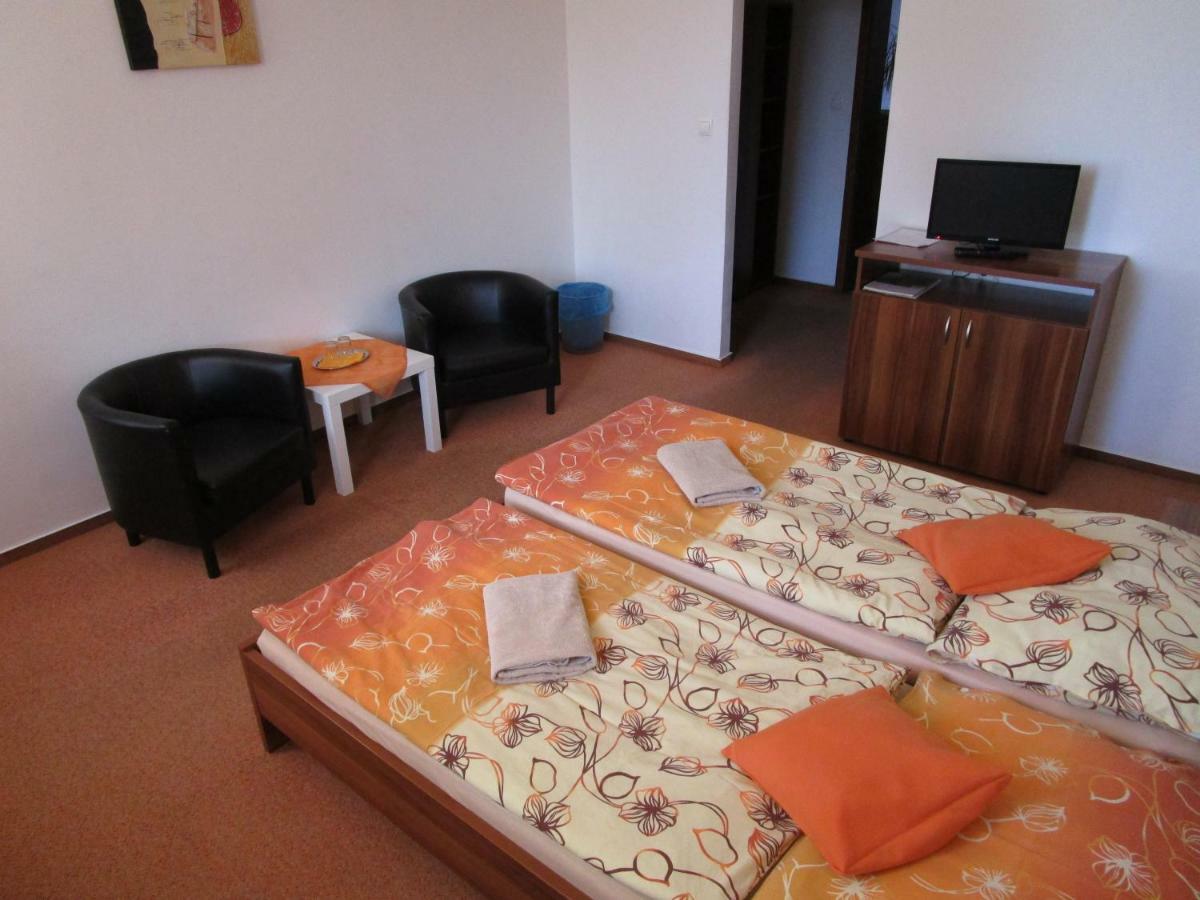 Salur Bed & Breakfast Nove Zamky Ngoại thất bức ảnh